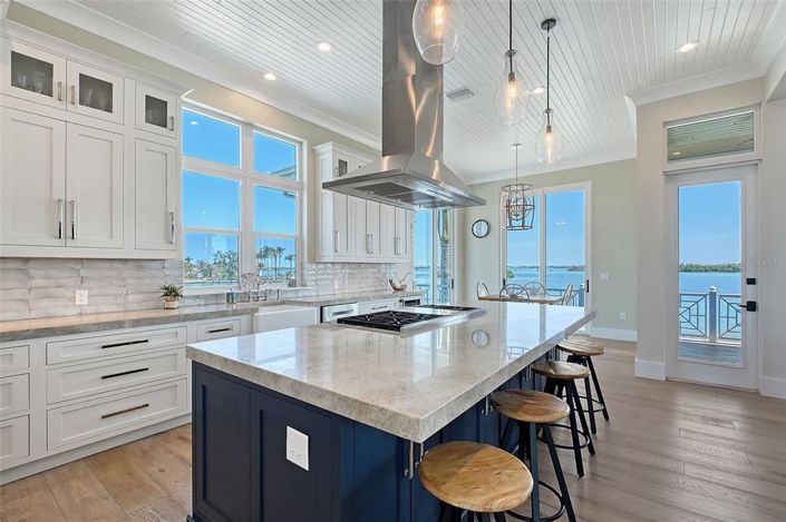 Image No.22-5 Bed Property for sale