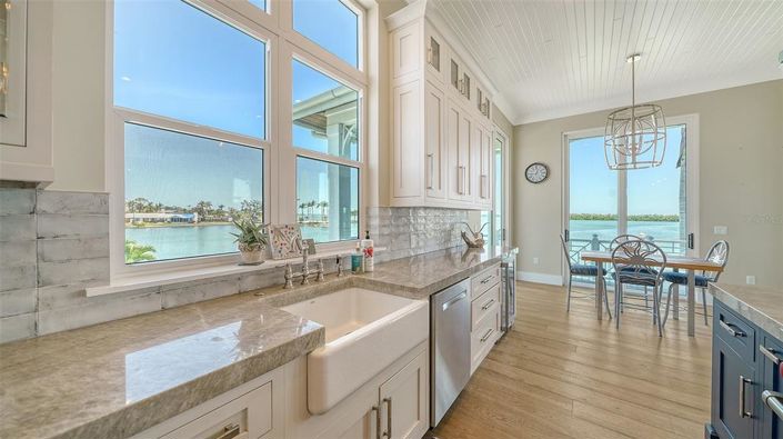 Image No.25-5 Bed Property for sale