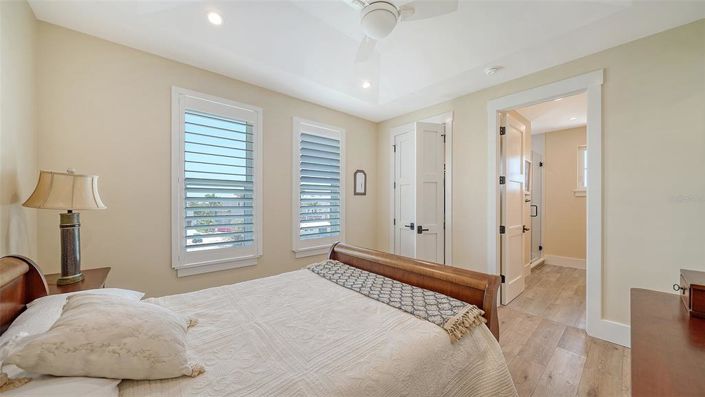 Image No.69-5 Bed Property for sale