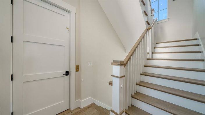 Image No.72-5 Bed Property for sale