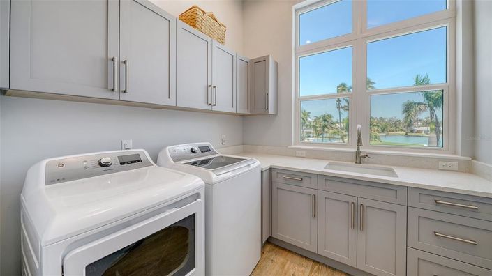 Image No.73-5 Bed Property for sale