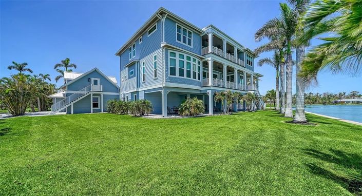 Image No.82-5 Bed Property for sale