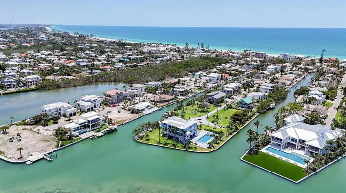 Image No.85-5 Bed Property for sale