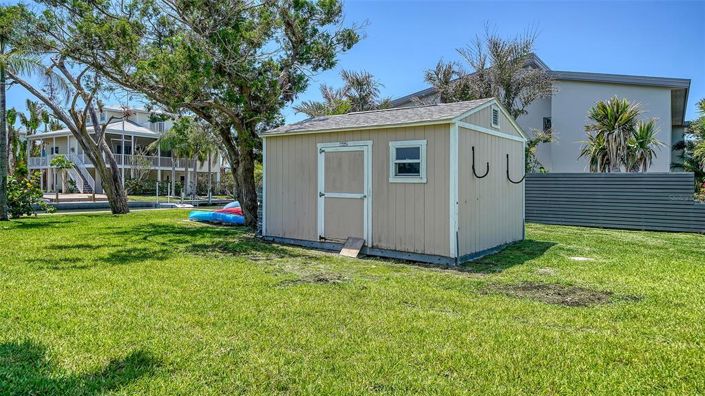 Image No.87-5 Bed Property for sale