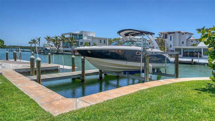 Image No.89-5 Bed Property for sale