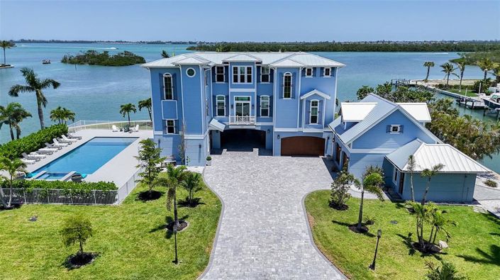 Image No.9-5 Bed Property for sale