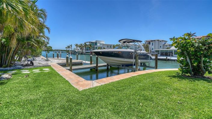 Image No.90-5 Bed Property for sale