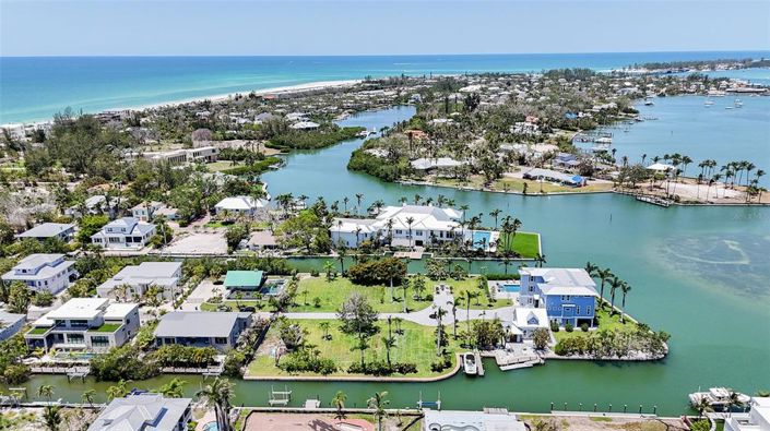 Image No.95-5 Bed Property for sale