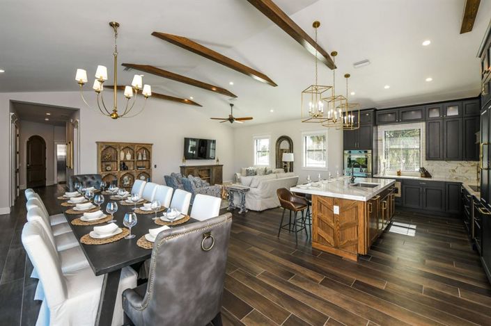 Image No.13-6 Bed Property for sale