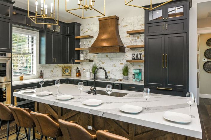 Image No.15-6 Bed Property for sale