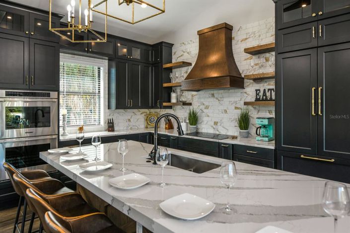 Image No.21-6 Bed Property for sale