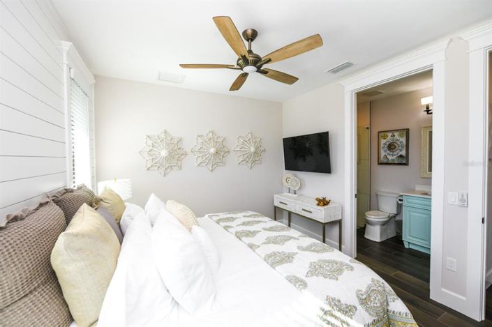 Image No.27-6 Bed Property for sale