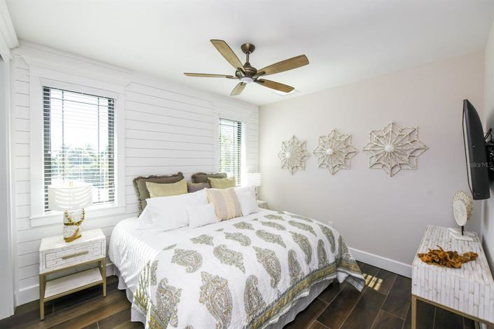 Image No.28-6 Bed Property for sale