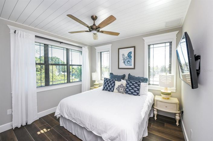 Image No.30-6 Bed Property for sale