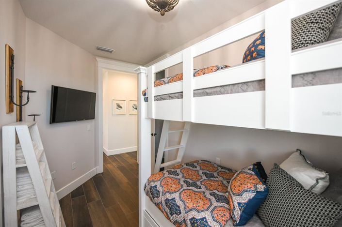 Image No.37-6 Bed Property for sale