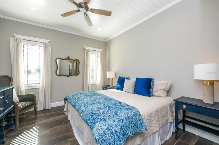 Image No.45-6 Bed Property for sale