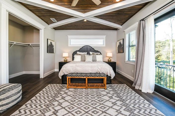 Image No.47-6 Bed Property for sale