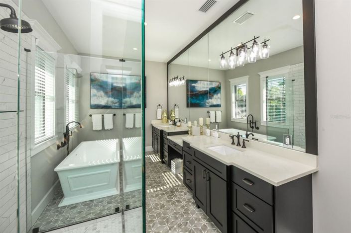 Image No.56-6 Bed Property for sale