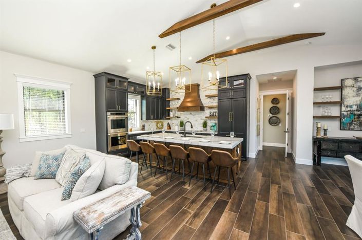 Image No.9-6 Bed Property for sale