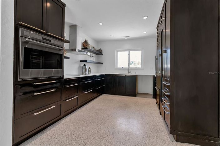 Image No.28-3 Bed Property for sale