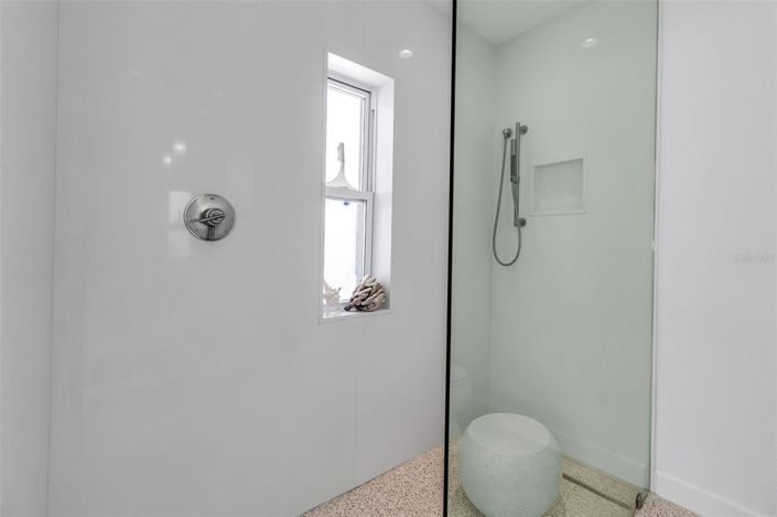 Image No.42-3 Bed Property for sale