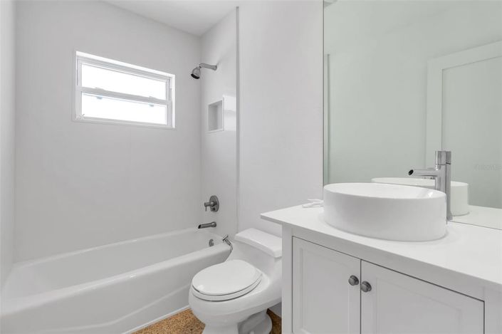 Image No.50-3 Bed Property for sale