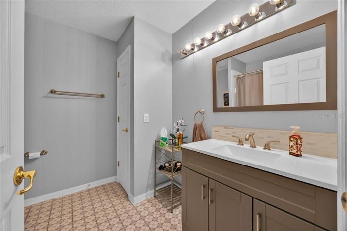 Image No.17-4 Bed Property for sale