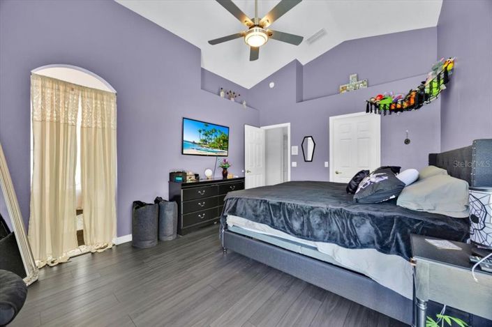 Image No.20-4 Bed Property for sale