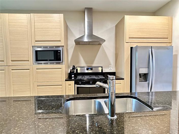 Image No.11-3 Bed Townhouse for sale