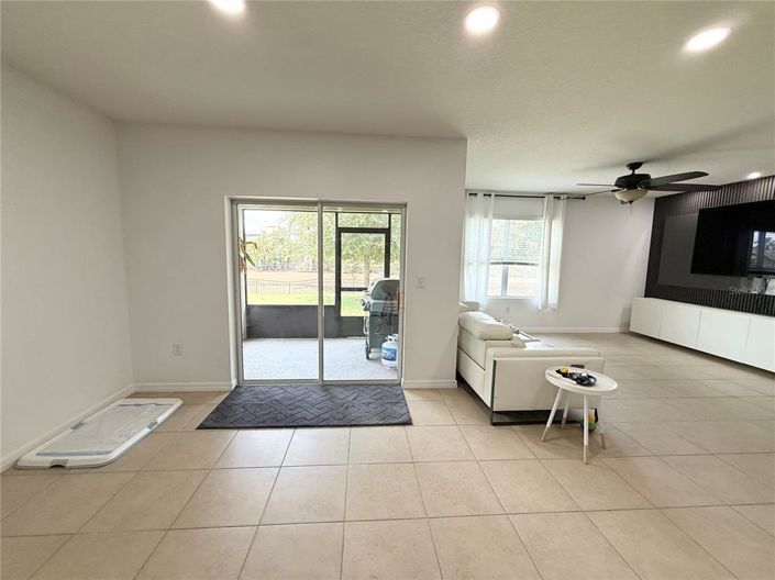 Image No.17-4 Bed Property for sale