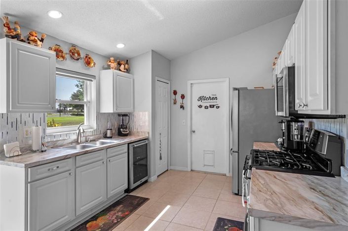 Image No.11-3 Bed Property for sale