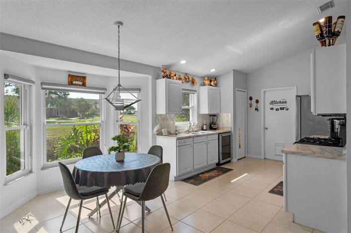 Image No.12-3 Bed Property for sale