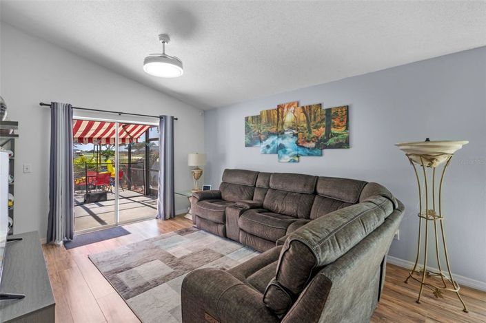 Image No.13-3 Bed Property for sale