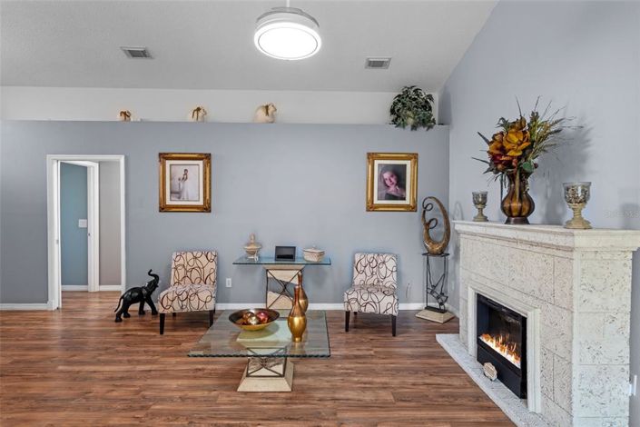 Image No.8-3 Bed Property for sale