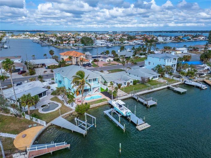 Image No.7-4 Bed Property for sale