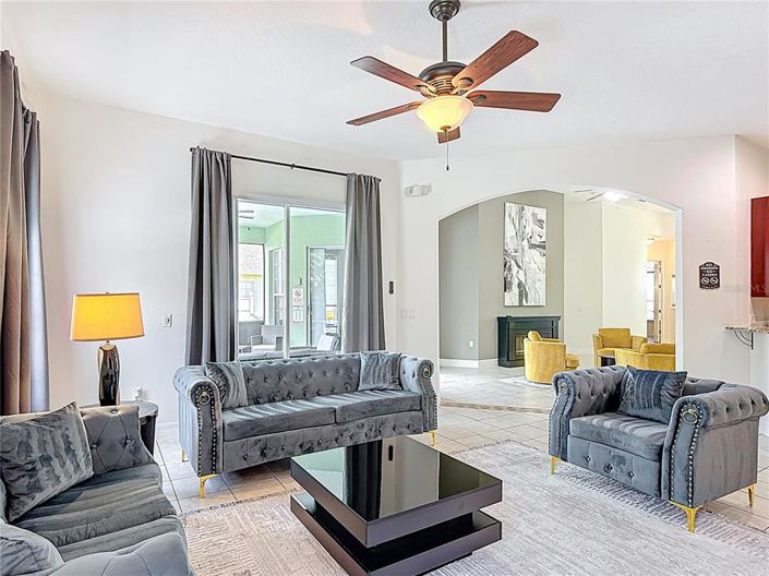 Image No.17-6 Bed Property for sale