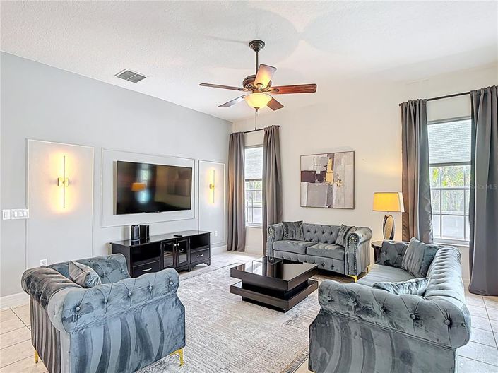 Image No.19-6 Bed Property for sale