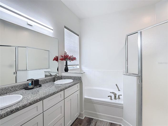 Image No.22-6 Bed Property for sale