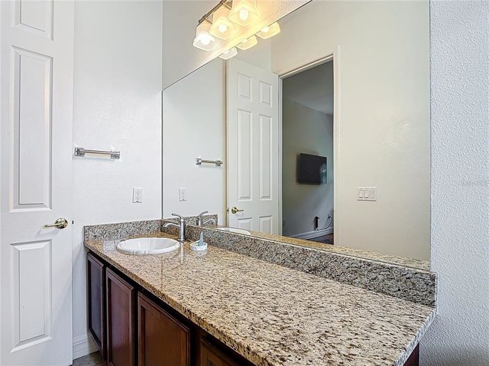 Image No.26-6 Bed Property for sale