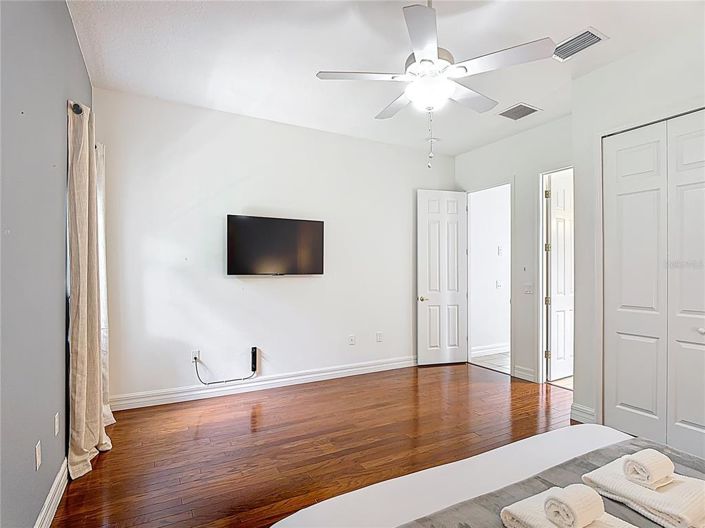 Image No.28-6 Bed Property for sale