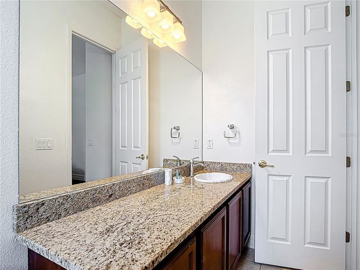 Image No.32-6 Bed Property for sale