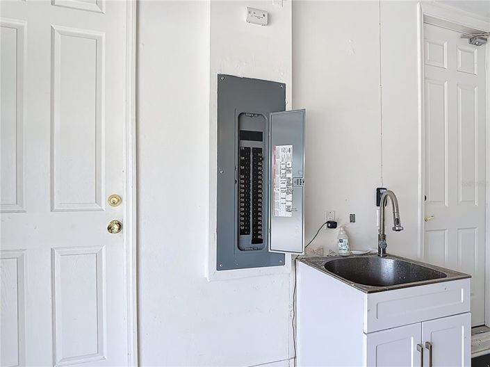 Image No.56-6 Bed Property for sale