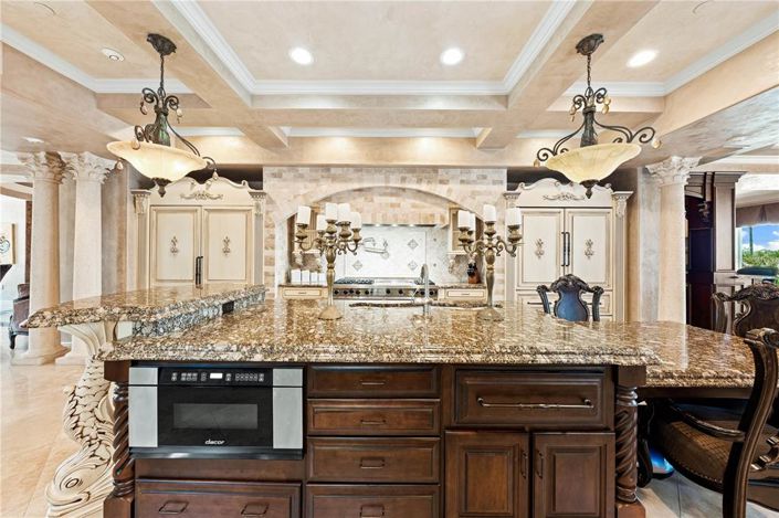 Image No.14-5 Bed Property for sale