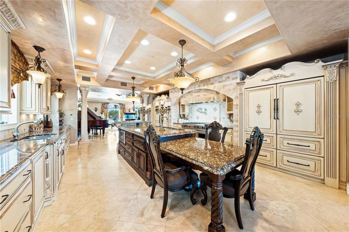 Image No.15-5 Bed Property for sale