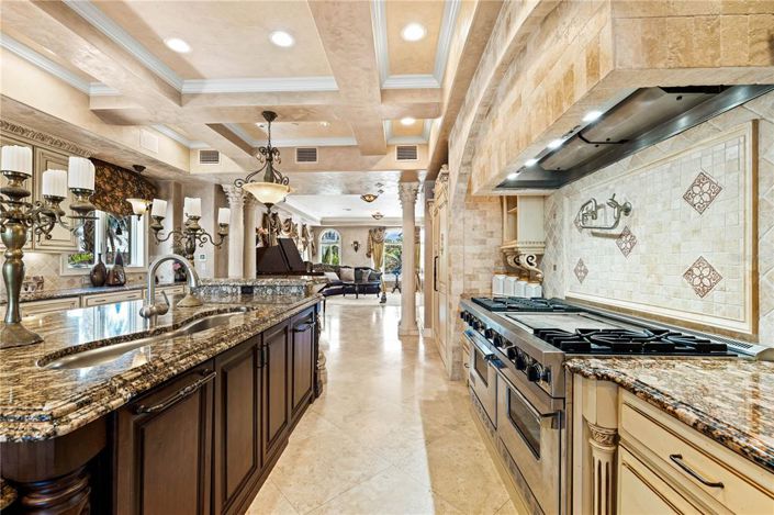 Image No.17-5 Bed Property for sale