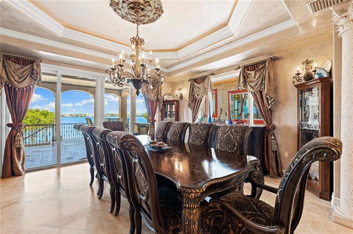 Image No.19-5 Bed Property for sale