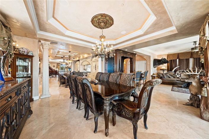 Image No.20-5 Bed Property for sale