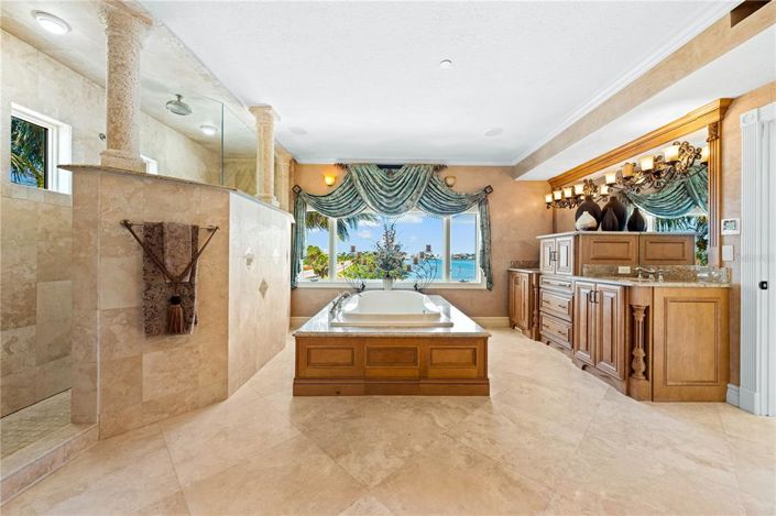 Image No.29-5 Bed Property for sale