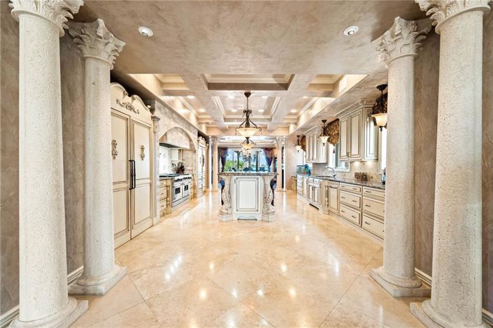 Image No.4-5 Bed Property for sale