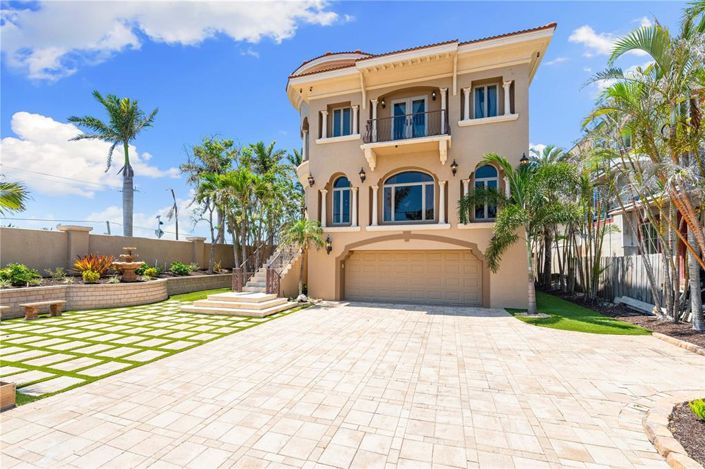 Image No.8-5 Bed Property for sale